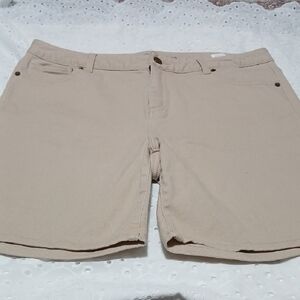 Tan Bermuda Shorts with Relaxed Fit‎ and Flat Front